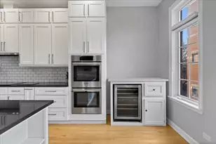 363 W Superior St, Chicago, IL 60654 - Photo 12