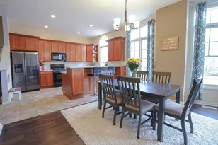 155 Festival Ct, Elgin, IL 60120 - Photo 4