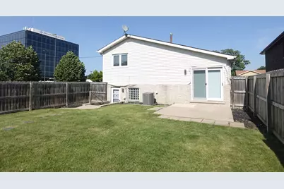 9800 S Artesian Avenue, Evergreen Park, IL 60805 - Photo 4