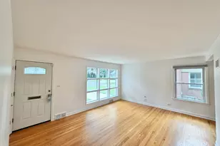 5816 W Greenleaf Ave, Chicago, IL 60646 - Photo 4