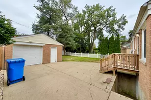 5816 W Greenleaf Ave, Chicago, IL 60646 - Photo 20