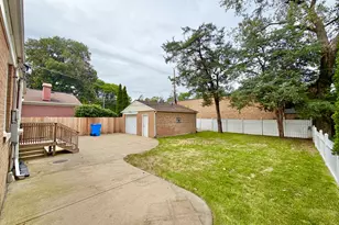 5816 W Greenleaf Ave, Chicago, IL 60646 - Photo 22