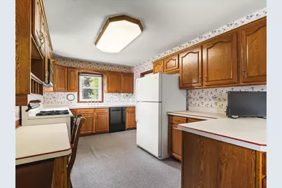 4015 Pleasant Valley Boulevard, Rockford, IL 61114 - Photo 10