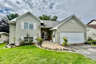 134 Valhalla Dr, Poplar Grove, IL 61065 - Photo 1