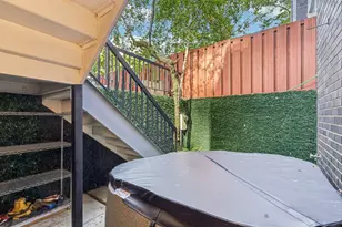 1319 N Sandburg Terrace, Chicago, IL 60610 - Photo 32