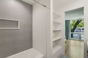 1319 N Sandburg Terrace, Chicago, IL 60610 - Photo 28