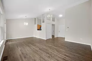 610 Lyon Ct, Buffalo Grove, IL 60089 - Photo 2