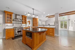 2326 W Weathersfield Way, Schaumburg, IL 60193 - Photo 8