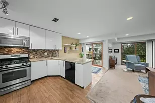80 Commonwealth Ct, Vernon Hills, IL 60061 - Photo 2