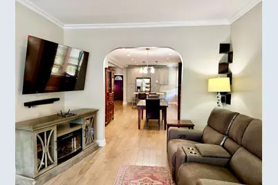 5849 W Wilson Avenue, Chicago, IL 60630 - Photo 4