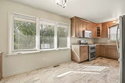 8533 W Sun Valley Drive, Palos Hills, IL 60465 - Photo 10