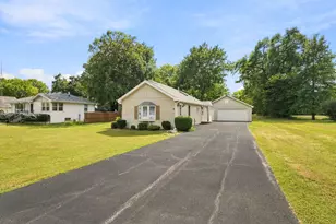245 W Southmor Rd, Morris, IL 60450 - Photo 2