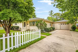611 E 6th St, Belvidere, IL 61008 - Photo 1