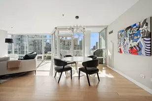 510 W Erie St, Chicago, IL 60654 - Photo 10