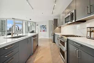 510 W Erie St, Chicago, IL 60654 - Photo 6