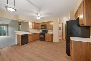 26 Tyler Ct, Streamwood, IL 60107 - Photo 8