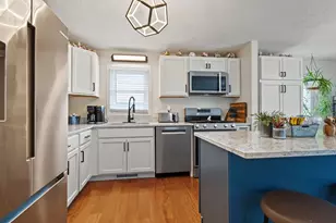 22 Geneva Ct, Bloomington, IL 61704 - Photo 8