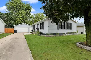 22 Geneva Ct, Bloomington, IL 61704 - Photo 26