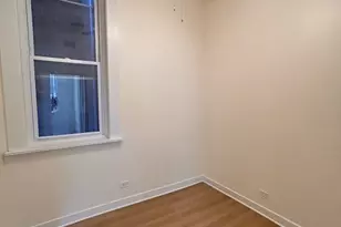 2057 W Roscoe St, Chicago, IL 60618 - Photo 8