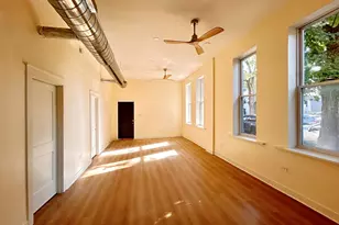 2057 W Roscoe St, Chicago, IL 60618 - Photo 10