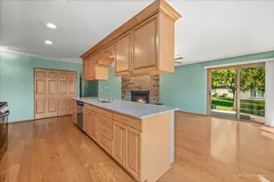 105 Haverhill Ln, Schaumburg, IL 60193 - Photo 10
