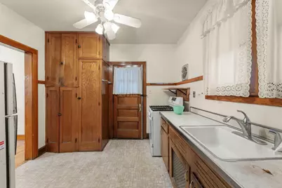 421 W Alexander Boulevard, Elmhurst, IL 60126 - Photo 10