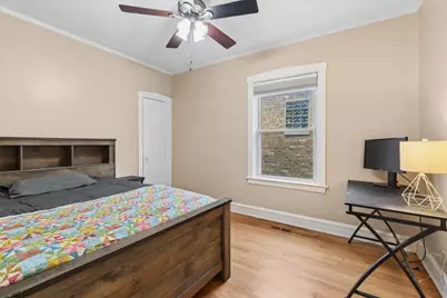 2442 W Berenice Avenue, Chicago, IL 60618 - Photo 12
