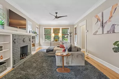 2442 W Berenice Avenue, Chicago, IL 60618 - Photo 2