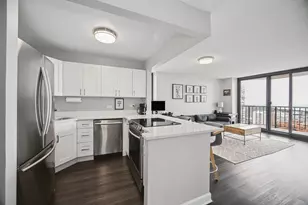 3660 N Lake Shore Dr, Chicago, IL 60613 - Photo 6