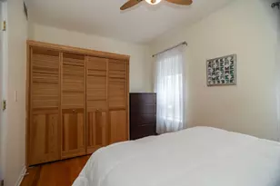 2734 W Argyle St, Chicago, IL 60625 - Photo 12