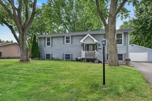 1521 Surrey Rd, Batavia, IL 60510 - Photo 1