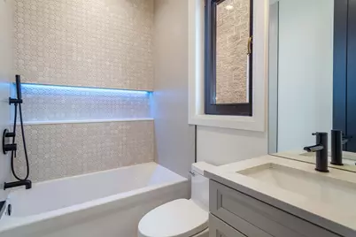 1716 W Berwyn Avenue, Chicago, IL 60640 - Photo 22