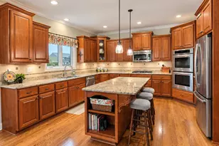 2016 Edgeview Dr, New Lenox, IL 60451 - Photo 2
