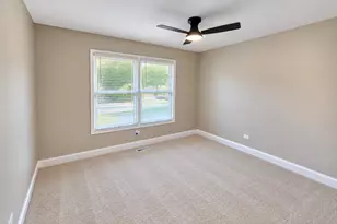 711 Southwind Dr, Carpentersville, IL 60110 - Photo 10