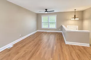 711 Southwind Dr, Carpentersville, IL 60110 - Photo 4
