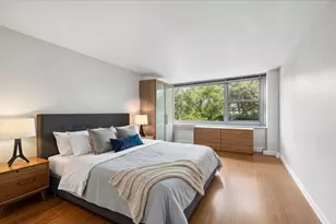 555 W Cornelia Ave, Chicago, IL 60657 - Photo 10