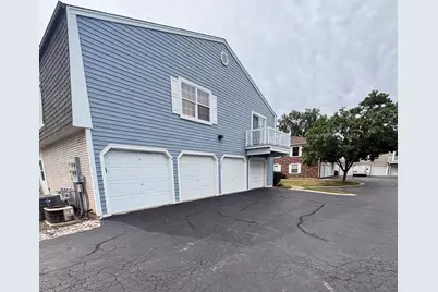 1453 Woodcutter Lane #A, Wheaton, IL 60189 - Photo 4