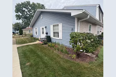 1453 Woodcutter Lane #A, Wheaton, IL 60189 - Photo 2