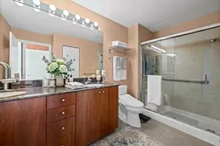 807 Davis St, Evanston, IL 60201 - Photo 12