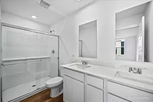 2225 Waters Edge Dr, Schaumburg, IL 60173 - Photo 14