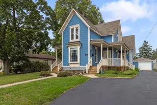 11 North St, East Dundee, IL 60118 - Photo 1
