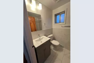7229 N Campbell Avenue, Chicago, IL 60645 - Photo 10