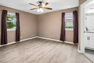 210 Glasgow Ln, Schaumburg, IL 60194 - Photo 8