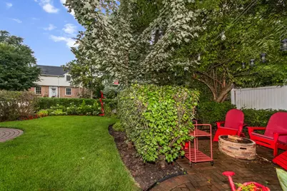 2761 Lincolnwood Drive, Evanston, IL 60201 - Photo 36