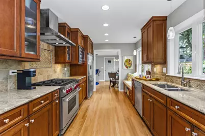 2761 Lincolnwood Drive, Evanston, IL 60201 - Photo 10