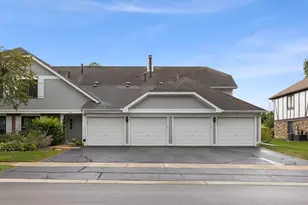 861 Yosemite Trail, Roselle, IL 60172 - Photo 1