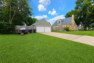 470 Marguerite St, Elgin, IL 60123 - Photo 24