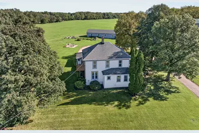 3208 S Country Club Road, Woodstock, IL 60098 - Photo 2