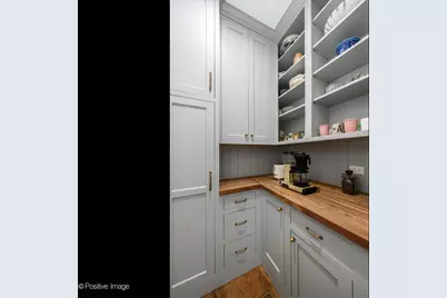 2227 W Medill Avenue, Chicago, IL 60647 - Photo 14
