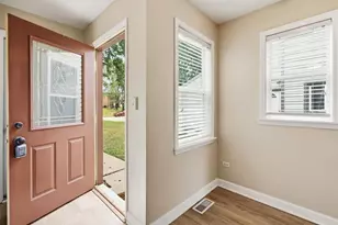 27W113 Cooley Ave, Winfield, IL 60190 - Photo 4